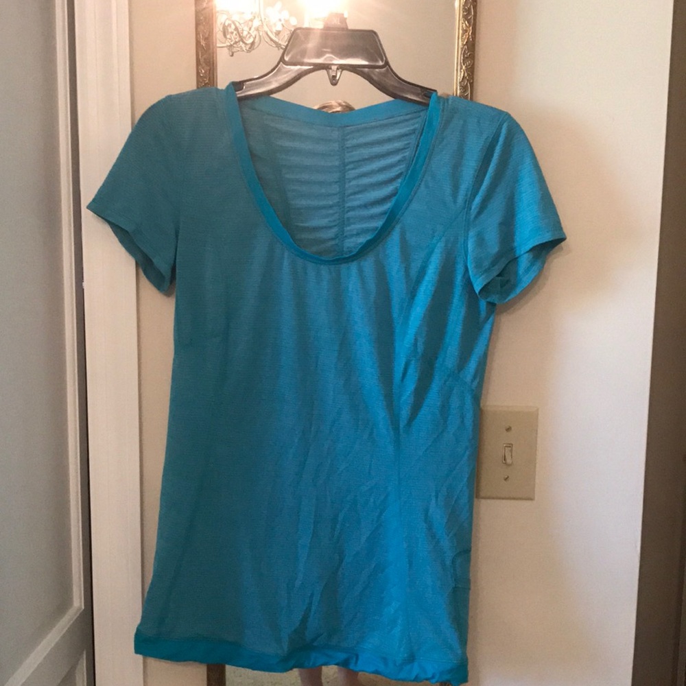 Lululemon workout tee